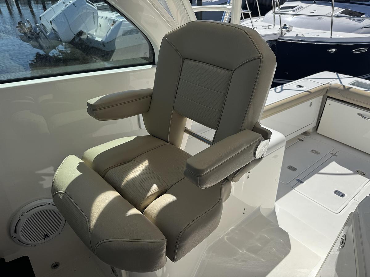 Used 2020 Pursuit 385OS