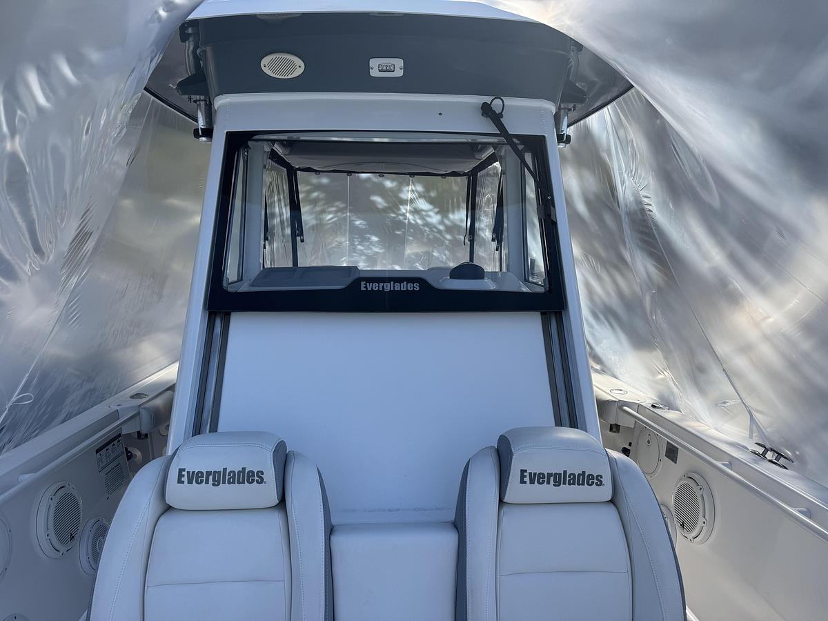 Used 2019 Everglades 295 Center Console