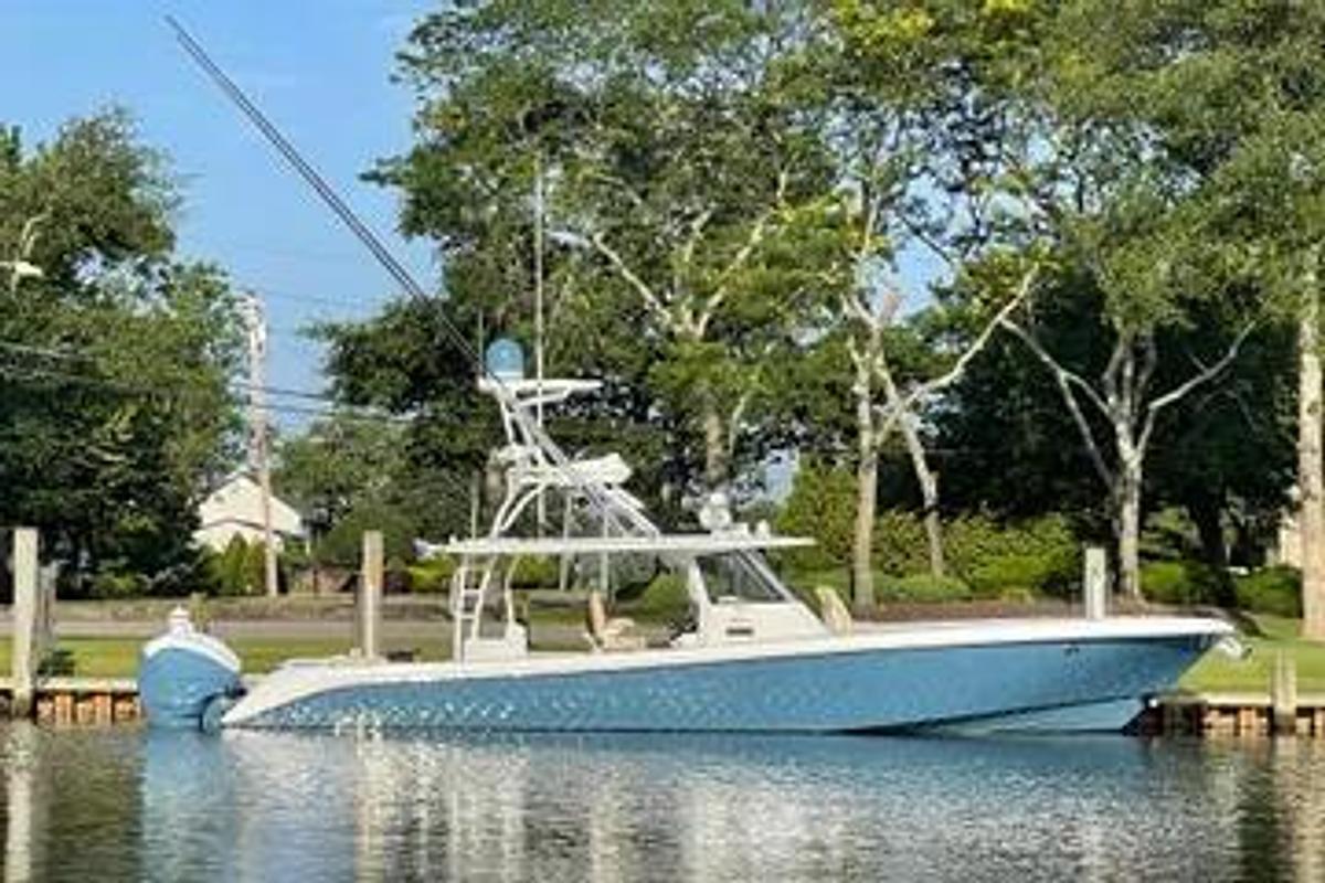 Used 2019 Everglades 435 Center Console