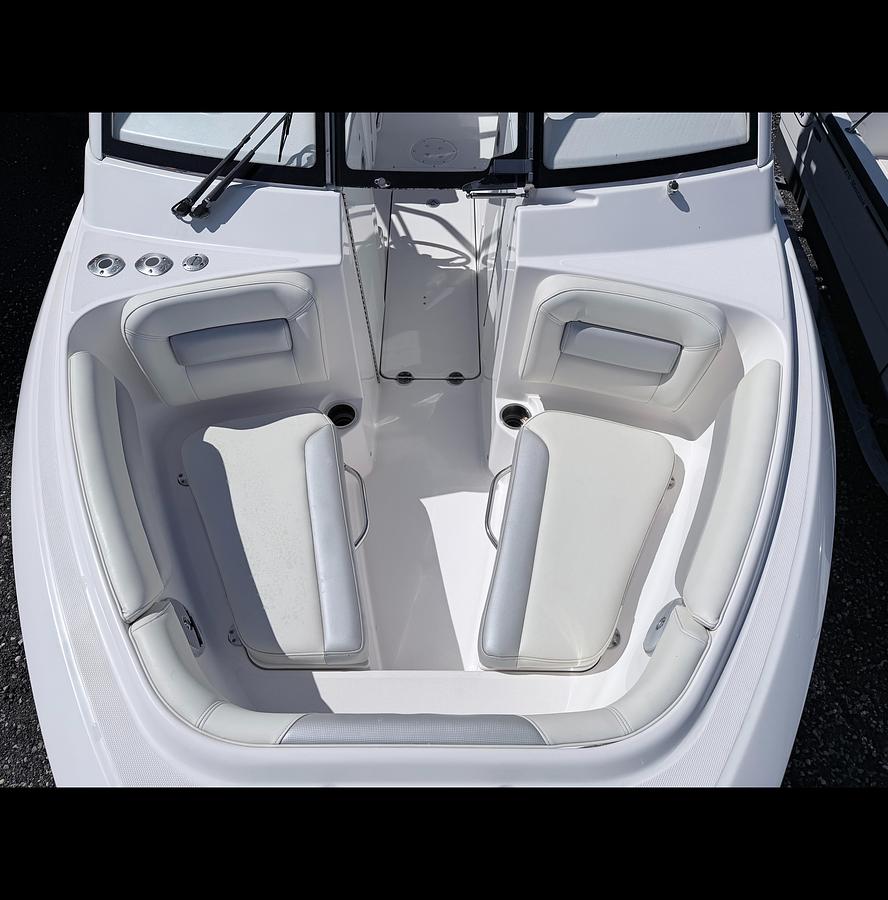 Used 2014 Everglades 230DC