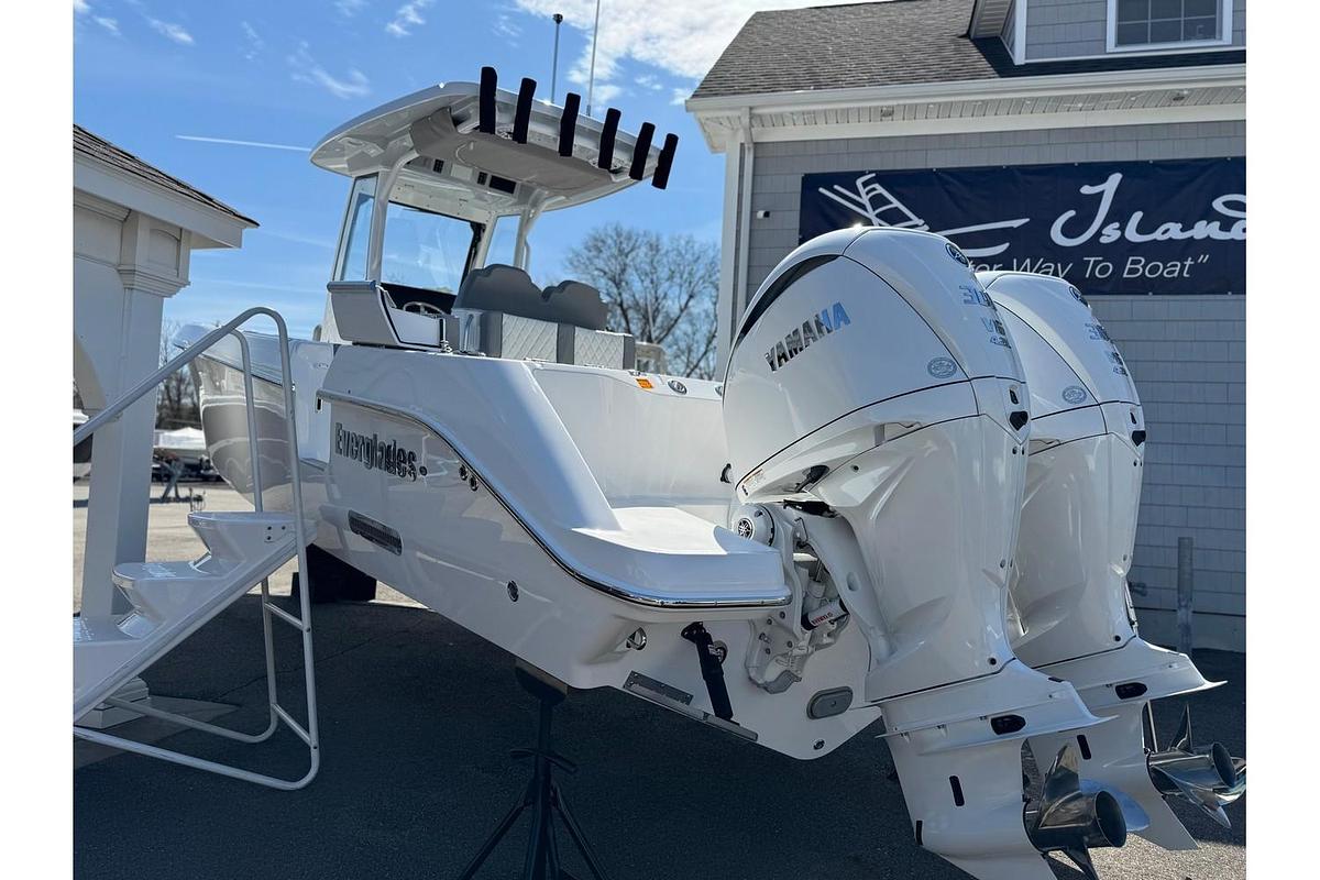 2025 Everglades 285 Center Console