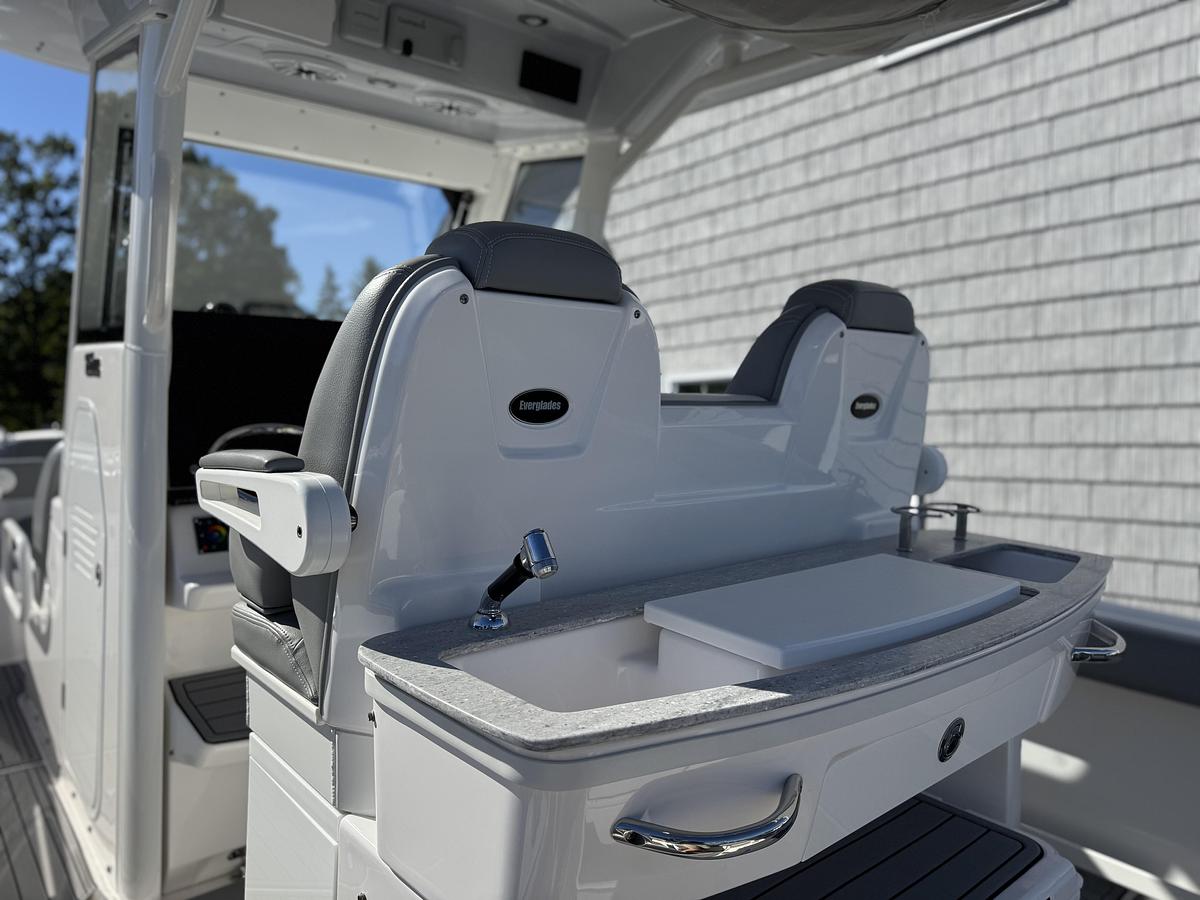 Used 2021 Everglades 295 Center Console