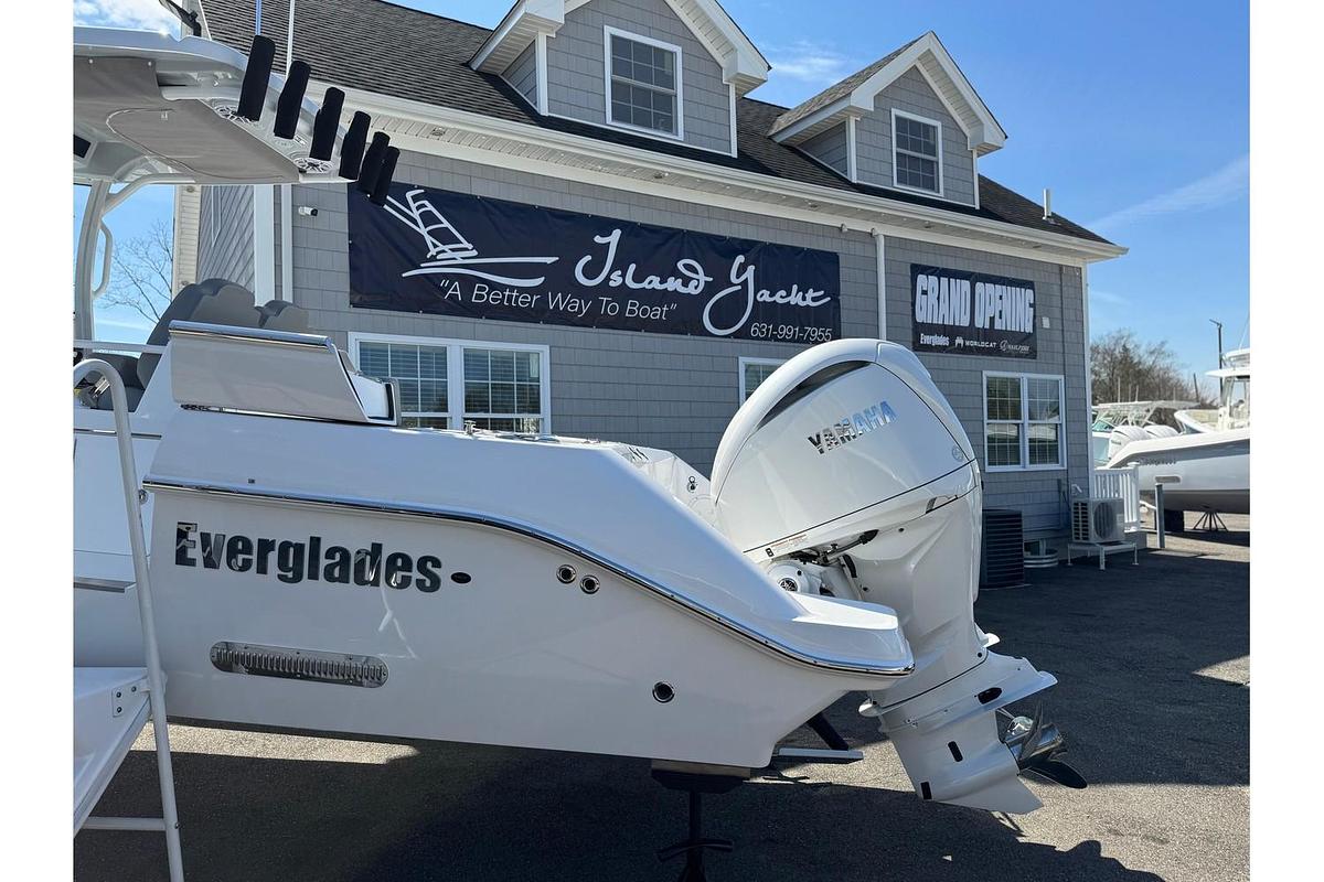 2025 Everglades 285 Center Console