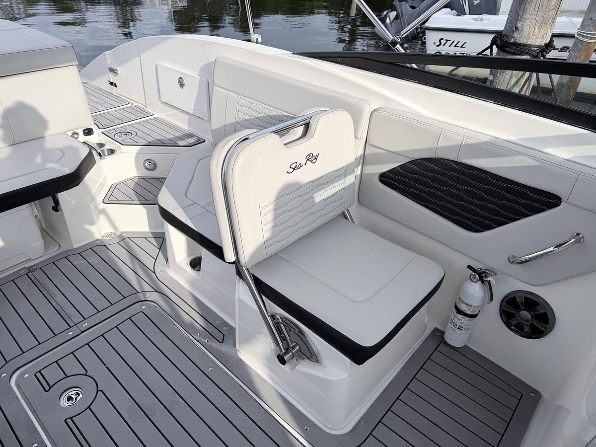Used 2021 Sea Ray SPX 230 Outboard