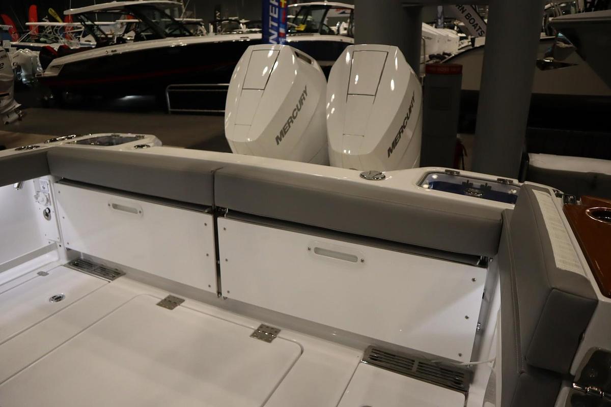 2025 Everglades 315 Center Console