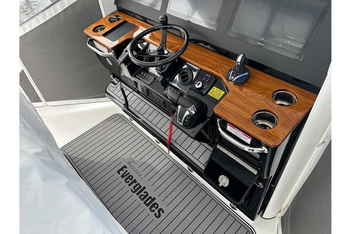 Used 2023 Everglades 395 Center Console