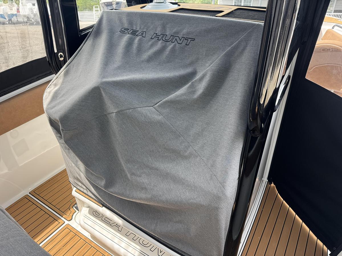 Used 2025 Sea Hunt Ultra 265SE