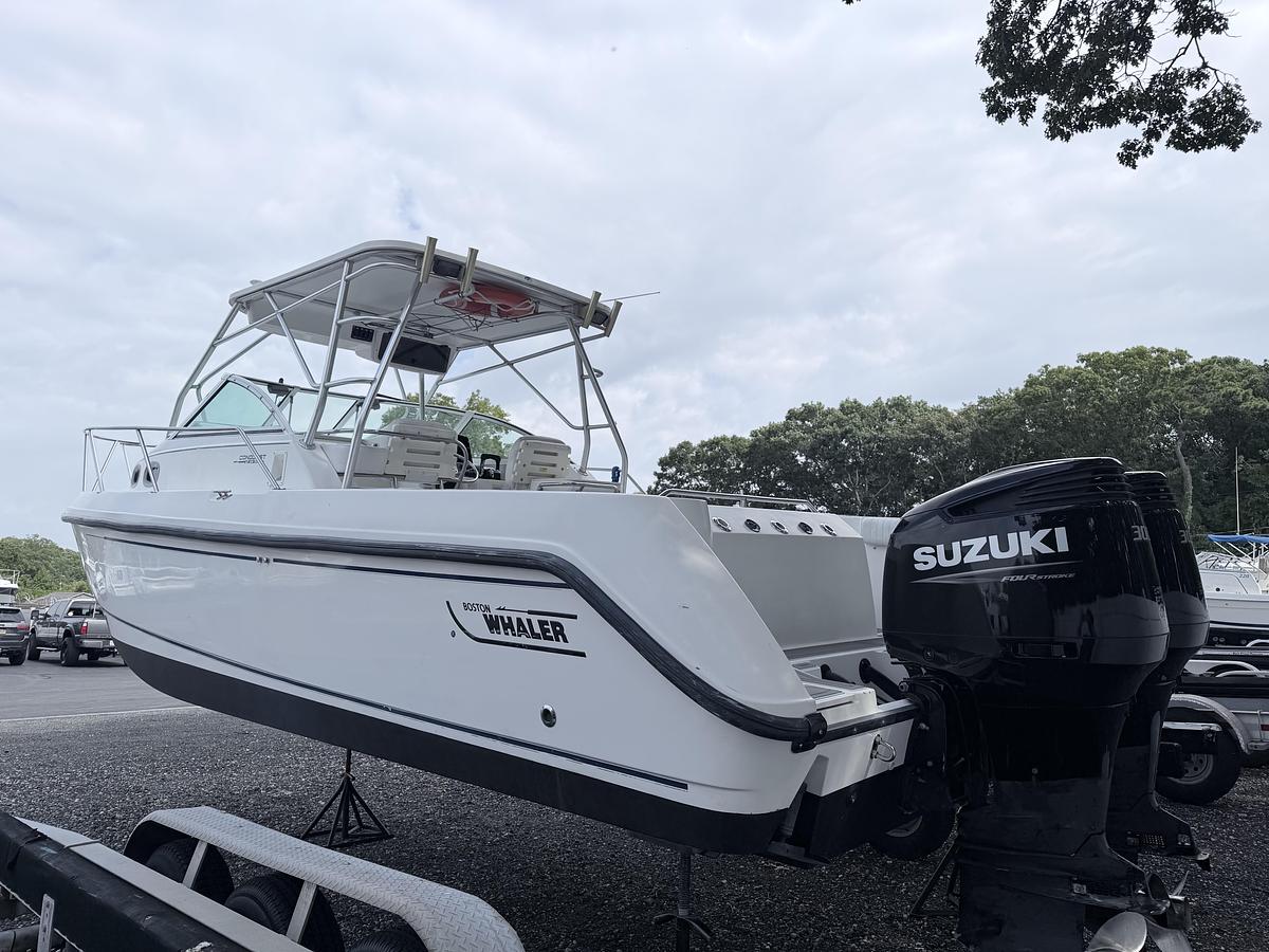 Used 2002 Boston Whaler 295 Conquest