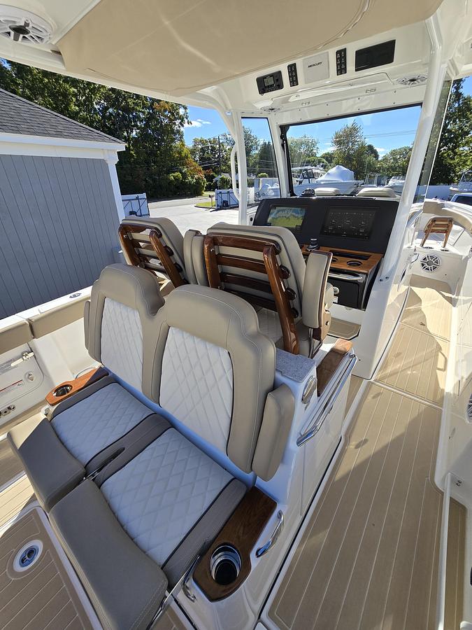 Used 2024 Everglades 315CC