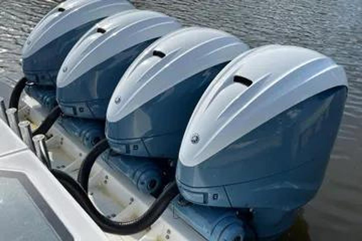 Used 2019 Everglades 435 Center Console