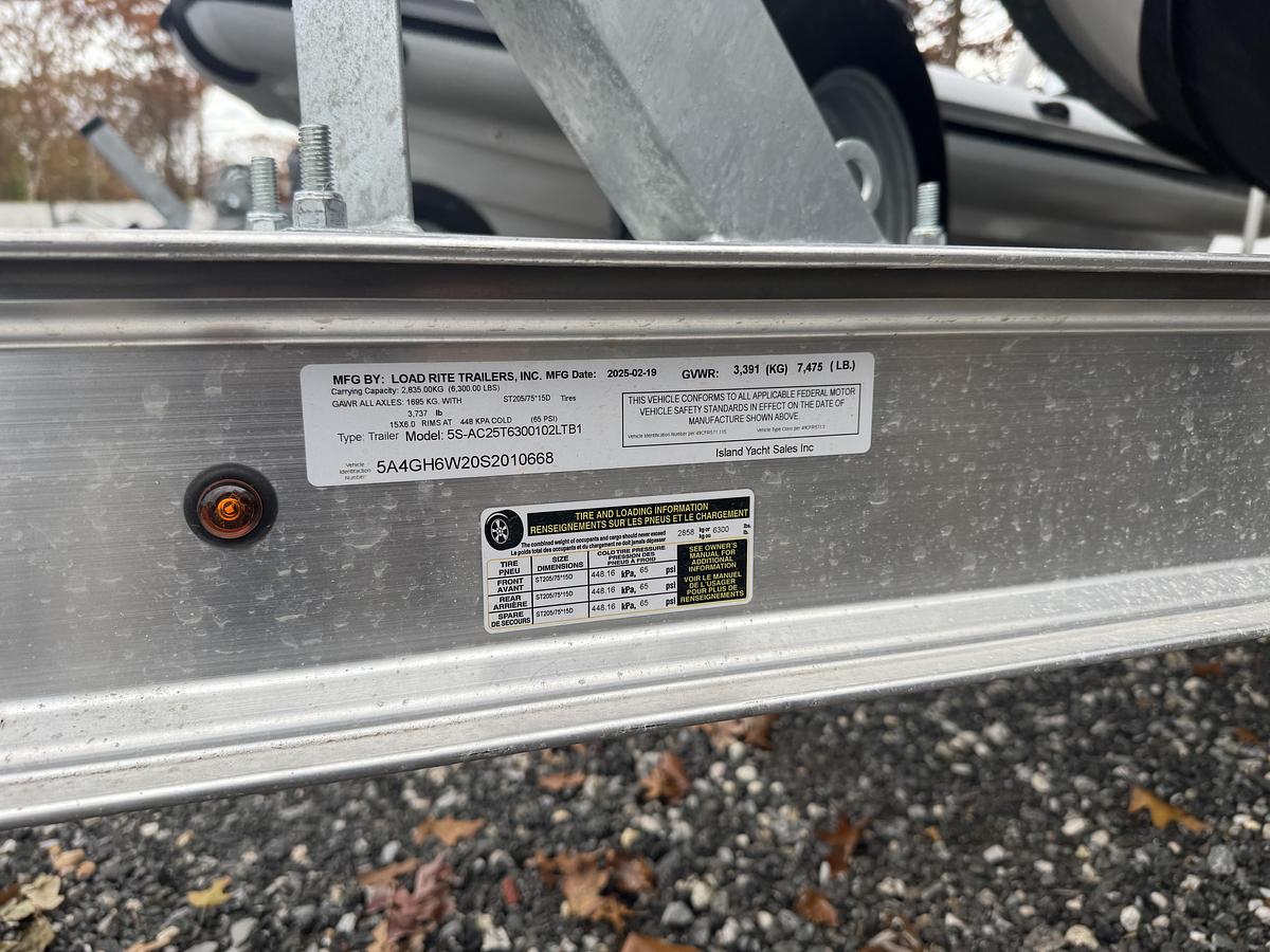 Used 2017 Everglades 230 Center Console