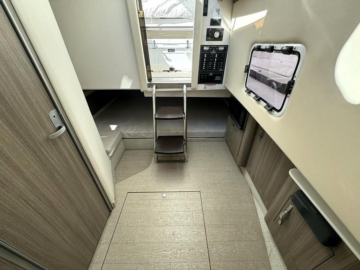 Used 2020 Regal 330SAV