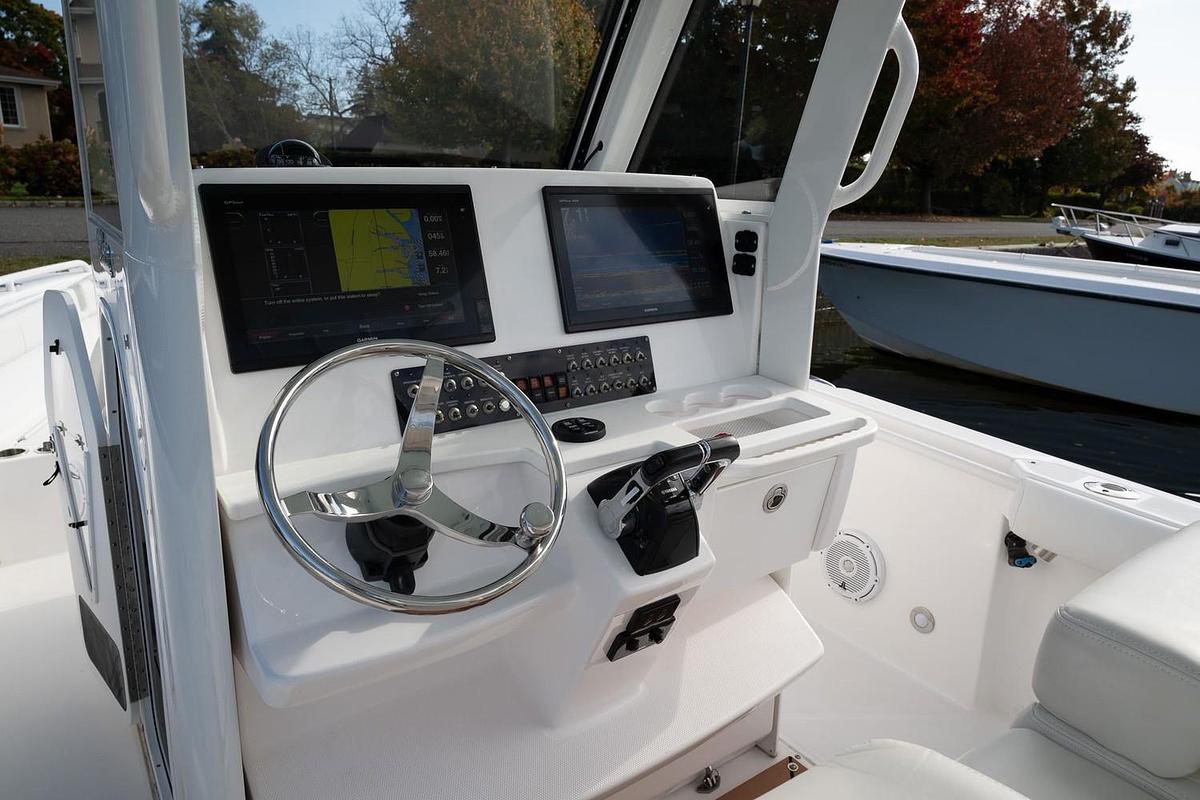 Used 2019 Everglades 295 Center Console