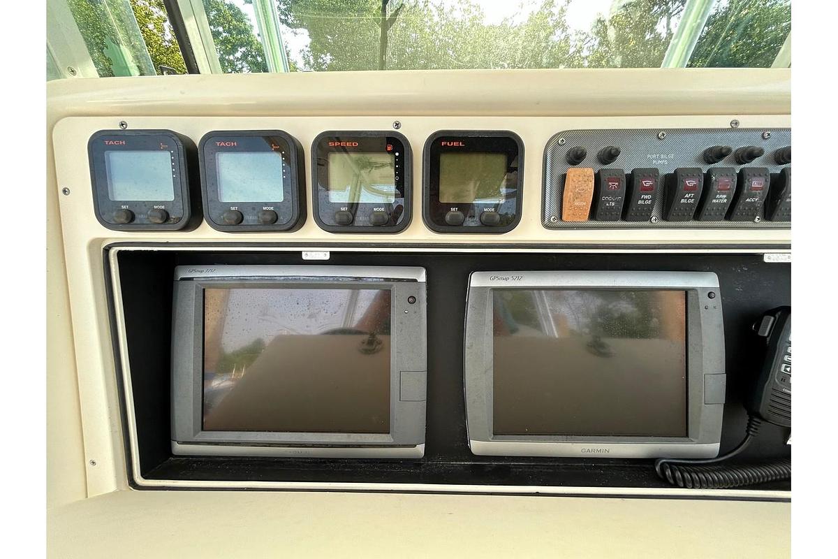 Used 2012 World Cat 320 CC