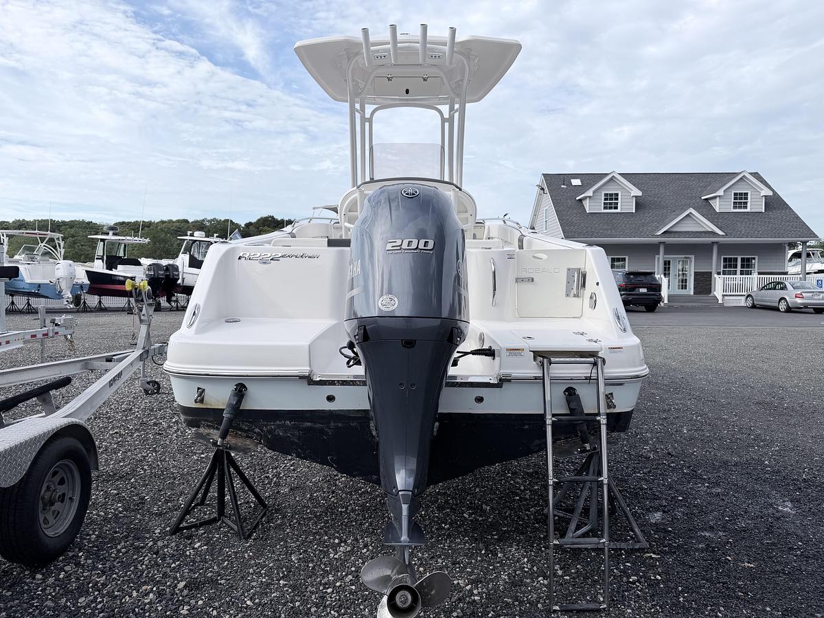 Used 2022 Robalo R222 Explorer