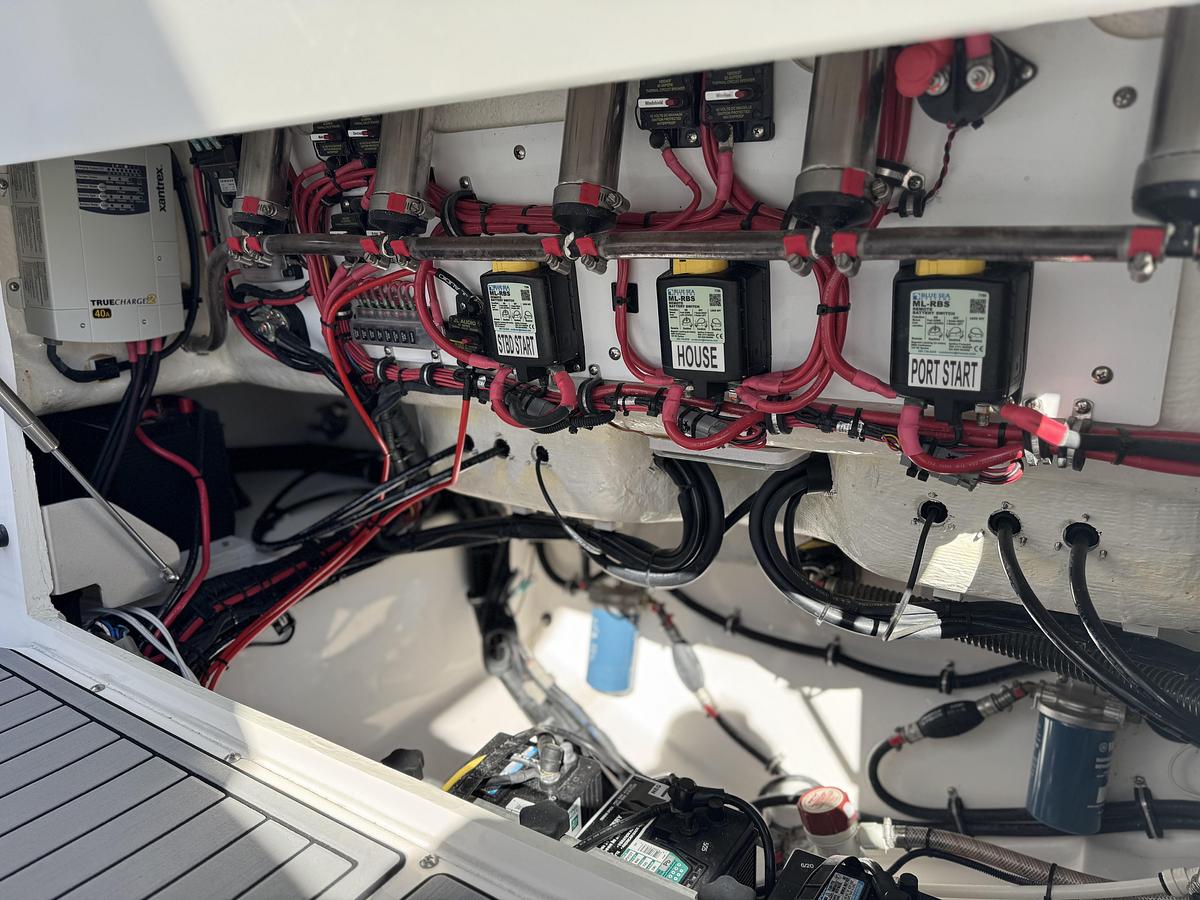 Used 2021 Everglades 295 Center Console