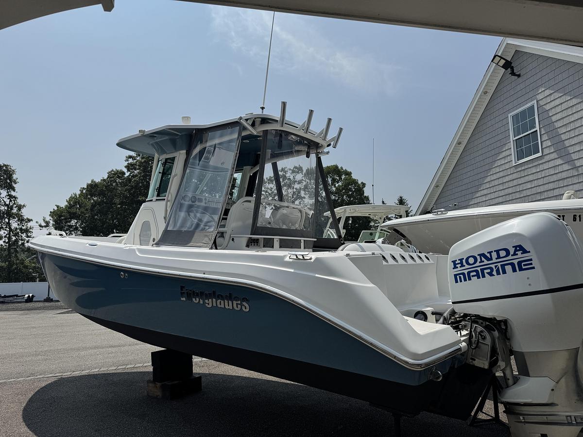 Used 2007 Everglades 260CC