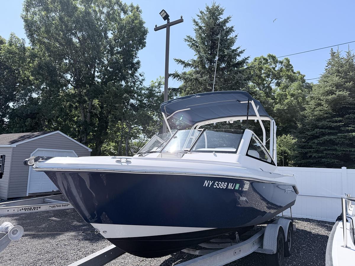 Used 2014 Everglades 230DC