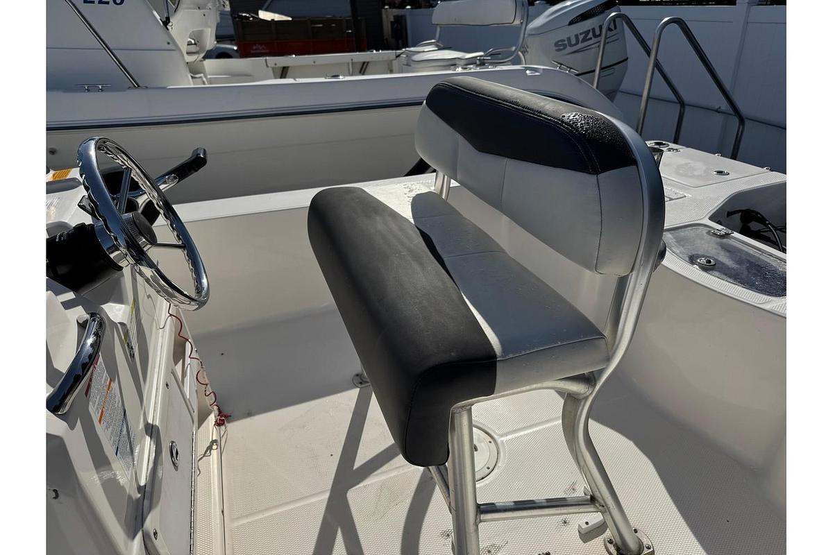 Used 2014 Robalo 206 Cayman