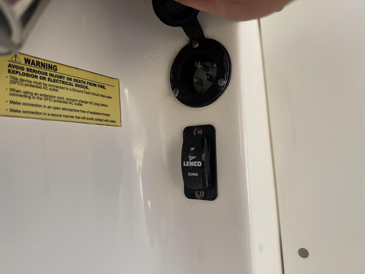 Used 2016 Everglades 255cc