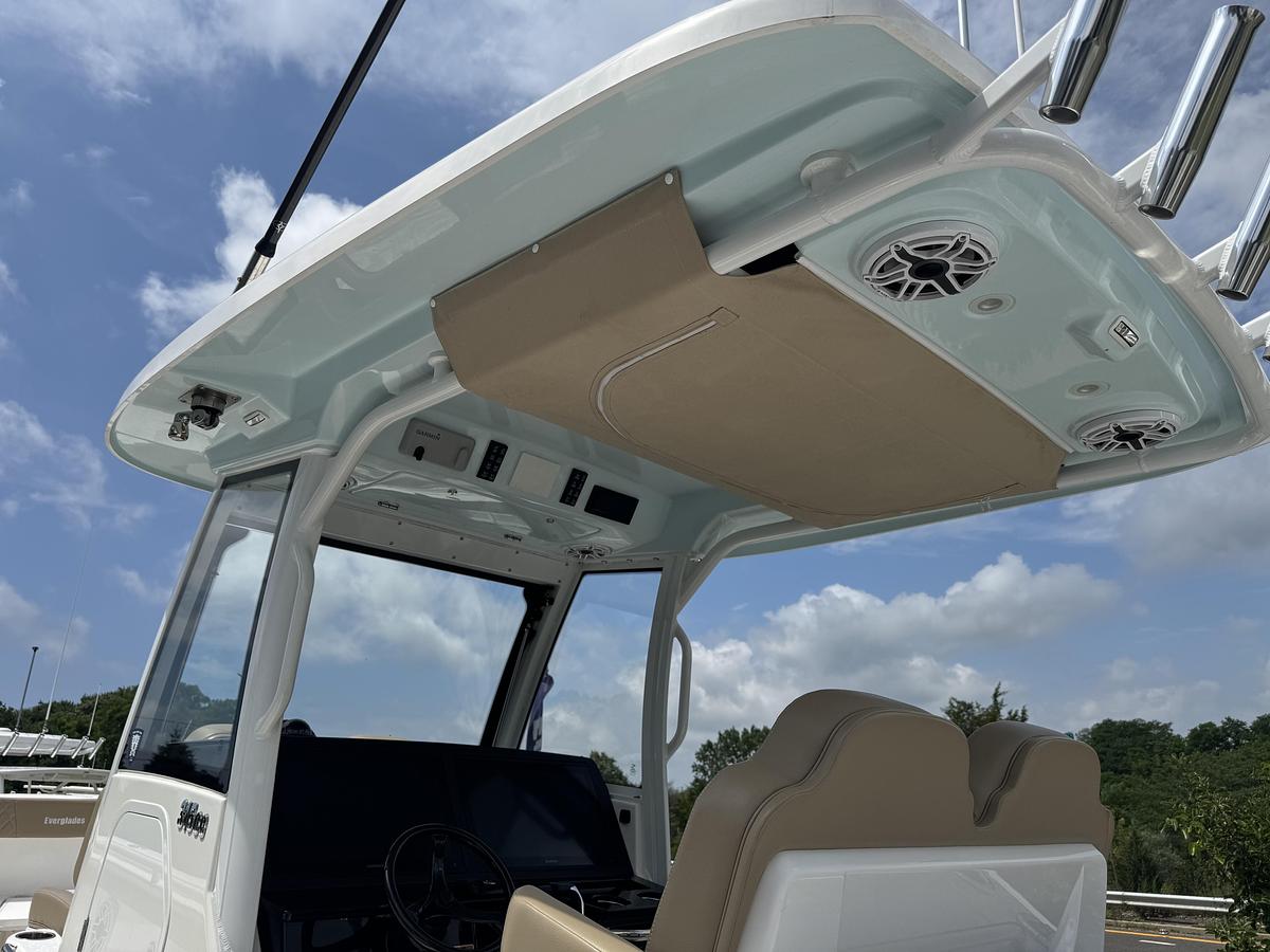 Used 2024 Everglades 315cc