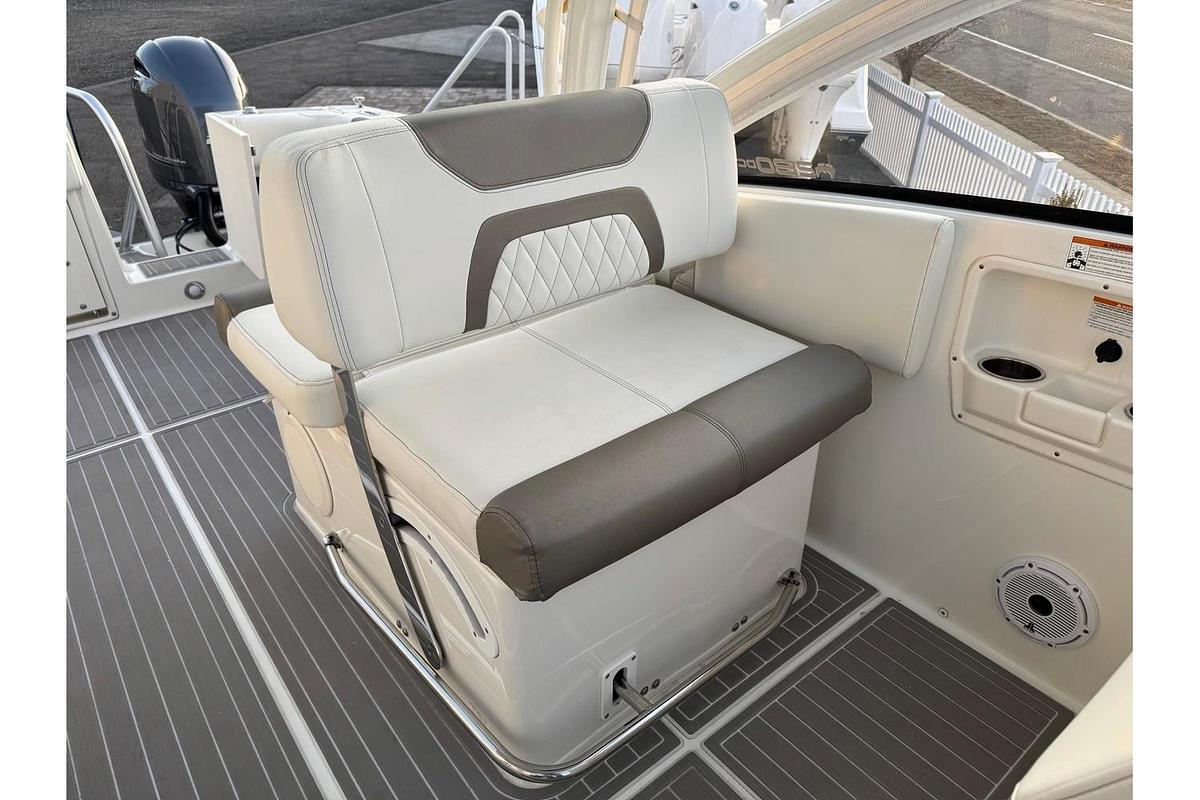 Used 2023 World Cat 280 DC-X