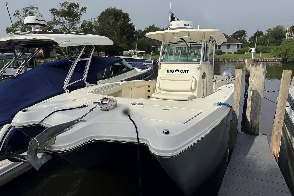 Used 2012 World Cat 320 CC