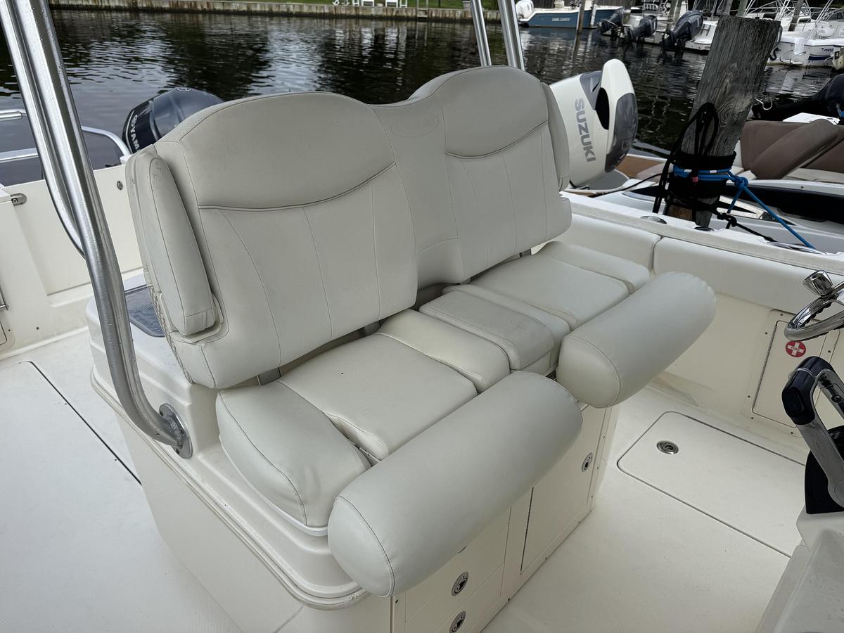 Used 2012 World Cat 320 CC