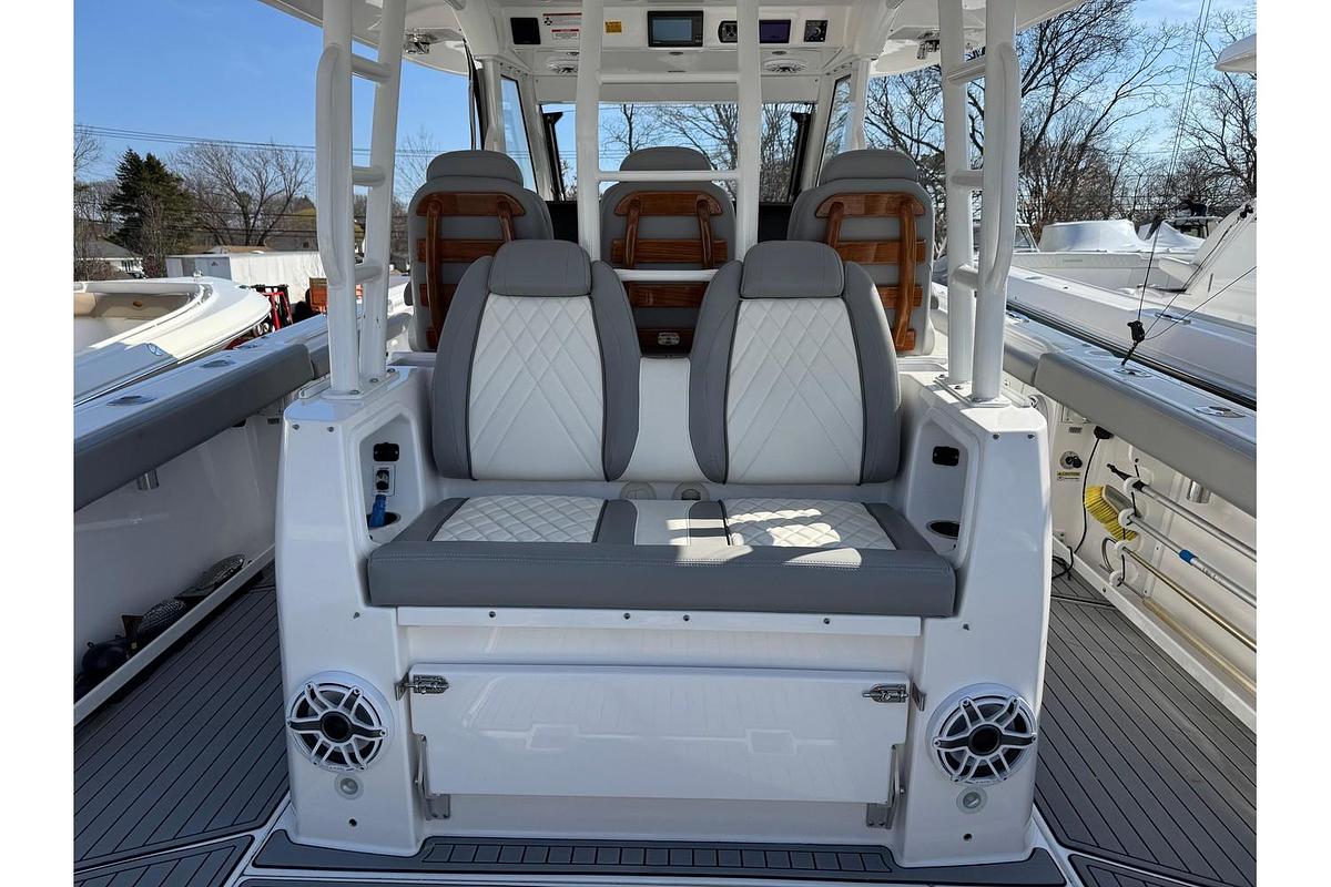 Used 2022 Everglades 395cc