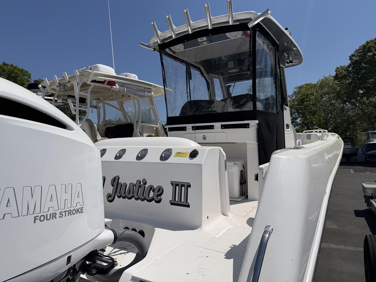 Used 2019 Everglades 295CC
