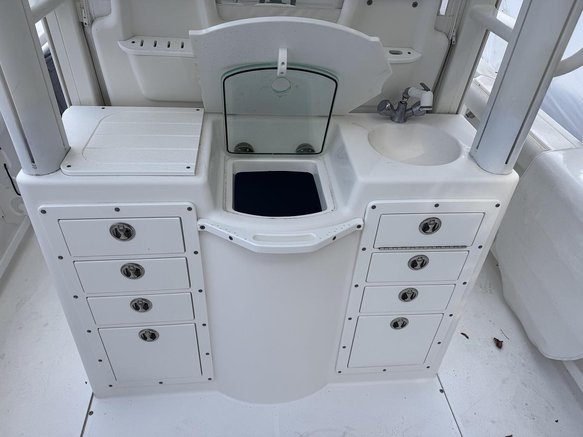 Used 2006 Everglades 290 Pilot