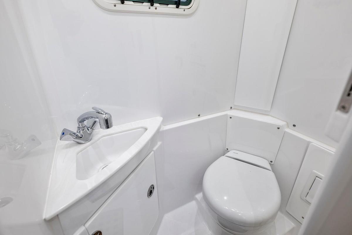 2025 Everglades 375 Center Console