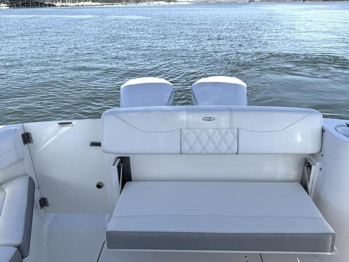 Used 2020 Regal 330SAV