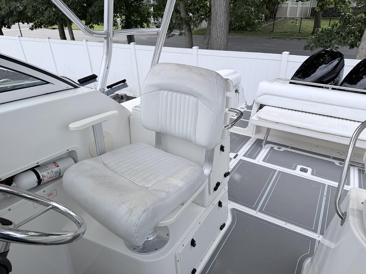 Used 2002 Boston Whaler 295 Conquest