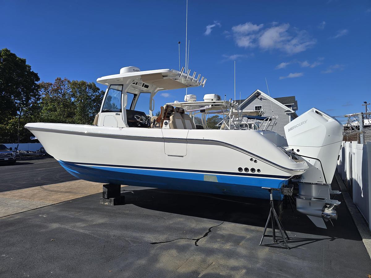 Used 2024 Everglades 315CC