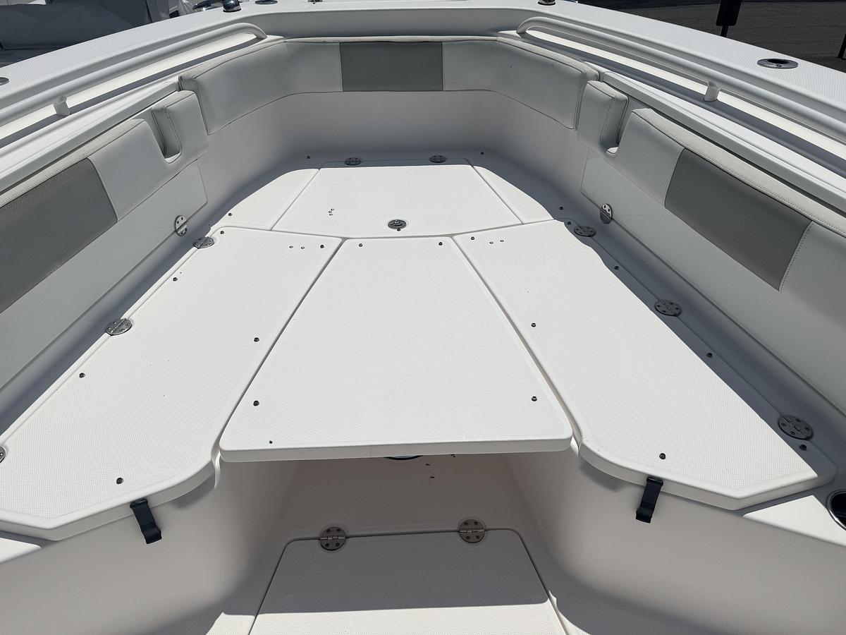 Used 2012 Everglades 325 Pilot