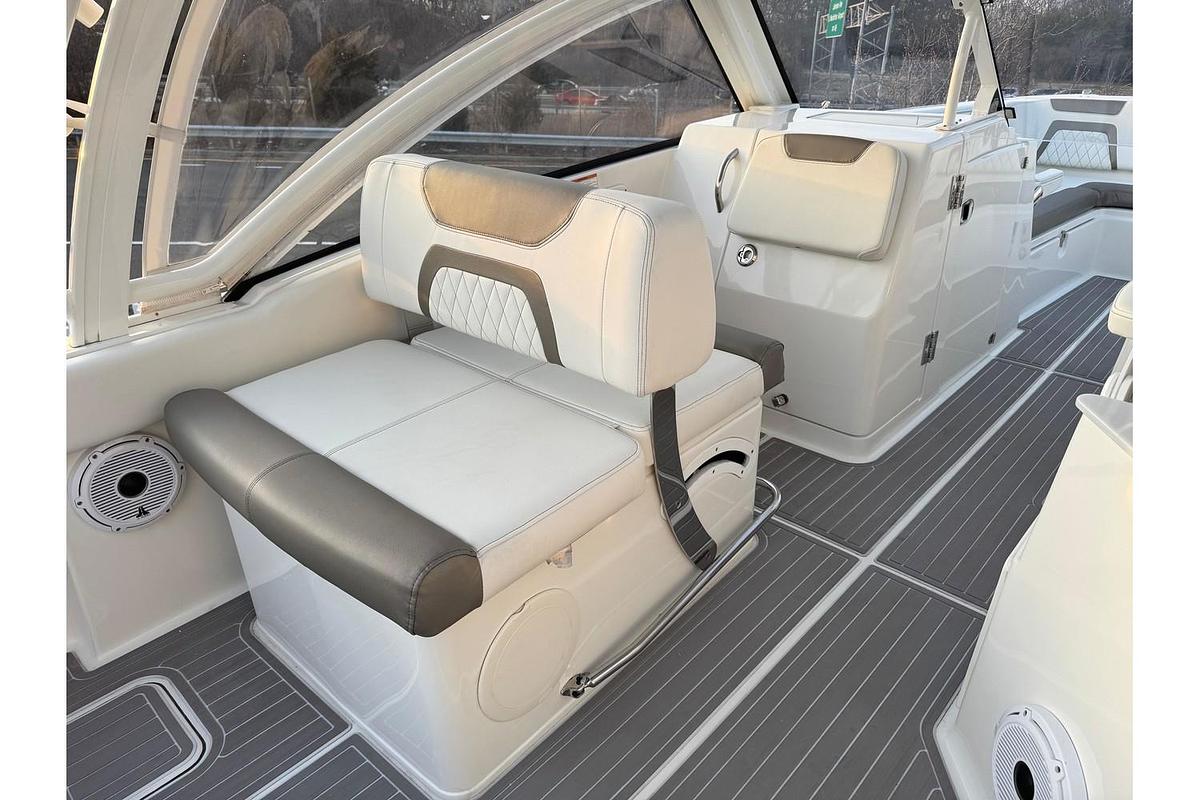 Used 2023 World Cat 280 DC-X