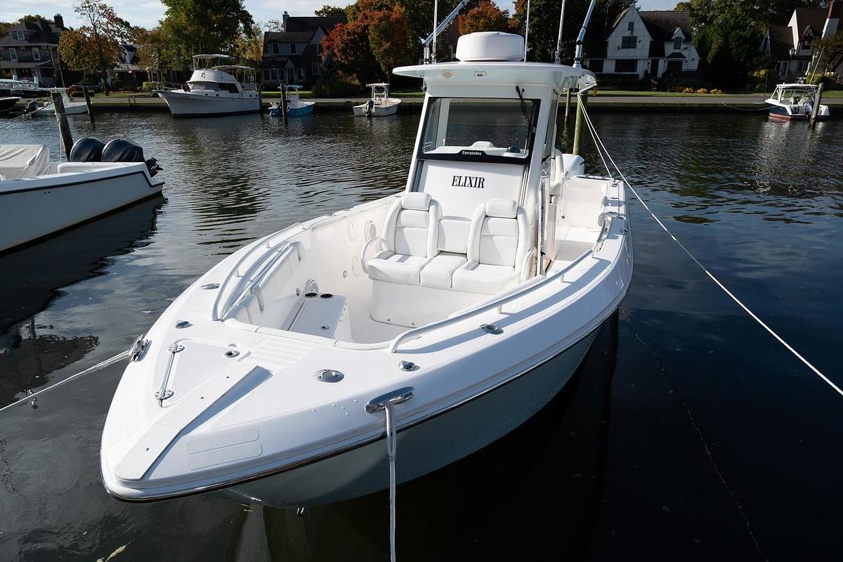 Used 2019 Everglades 295 Center Console