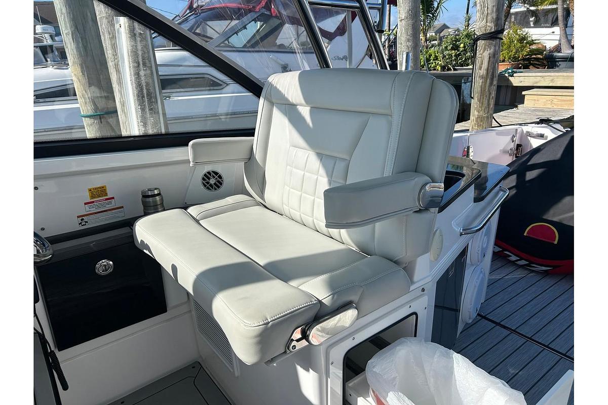 Used 2019 Everglades 340DC