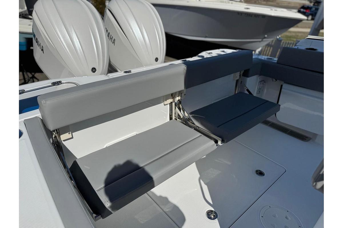 2025 Everglades 285 Center Console