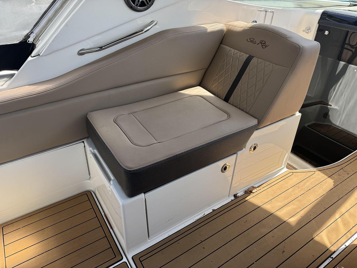 Used 2016 Sea Ray Sundancer 310