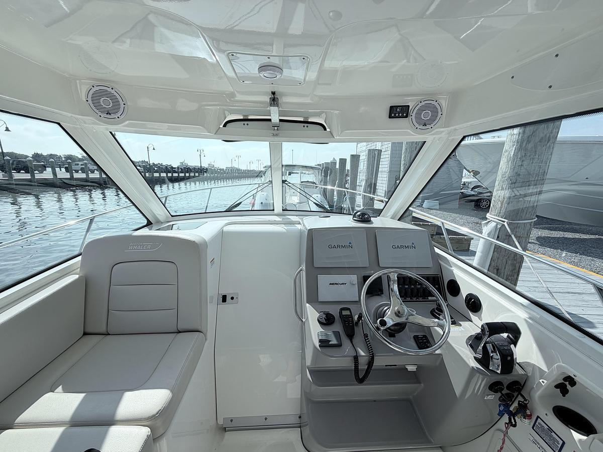 Used 2017 Boston Whaler 315 Conquest