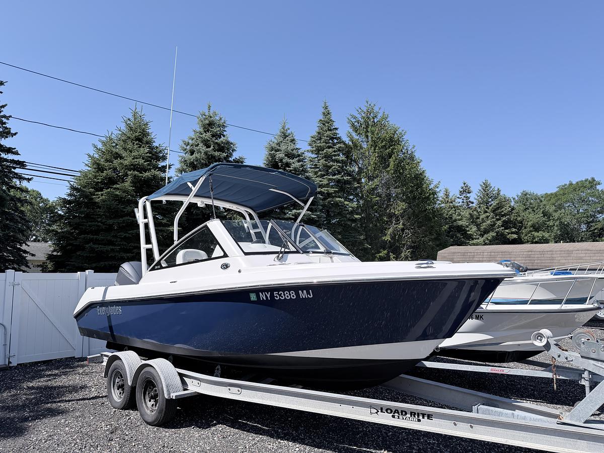 Used 2014 Everglades 230DC