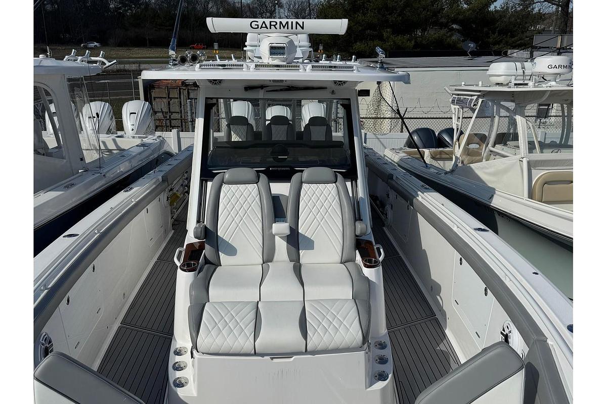 Used 2022 Everglades 395cc