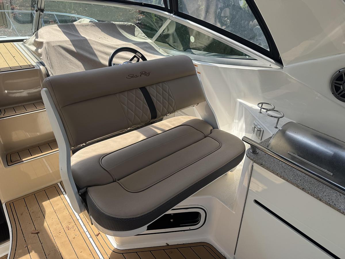 Used 2016 Sea Ray Sundancer 310