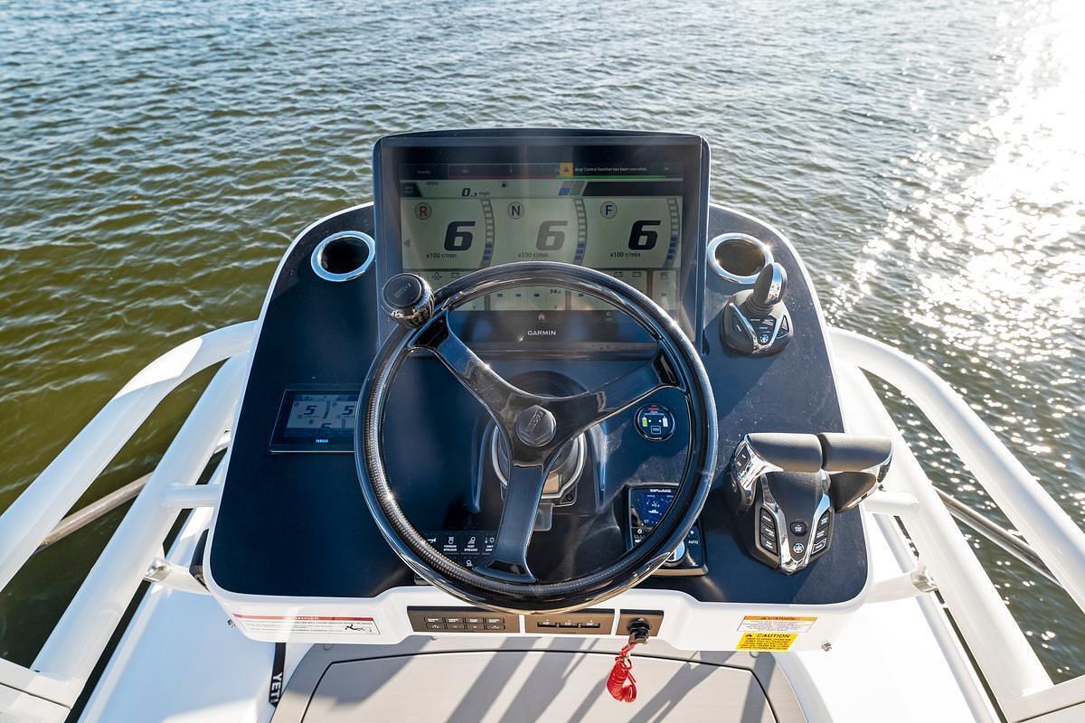 2025 Everglades 375 Center Console