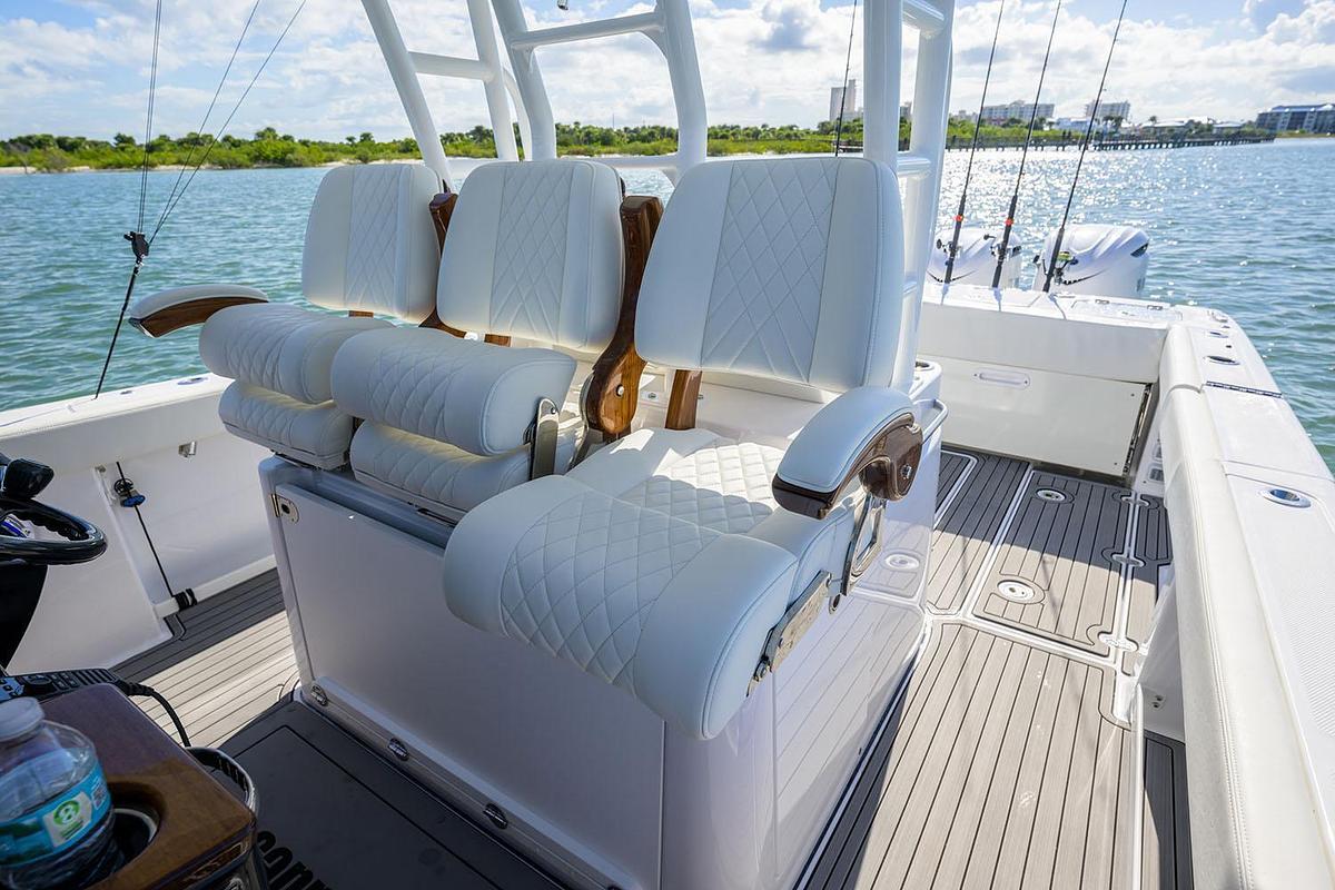 2025 Everglades 375 Center Console