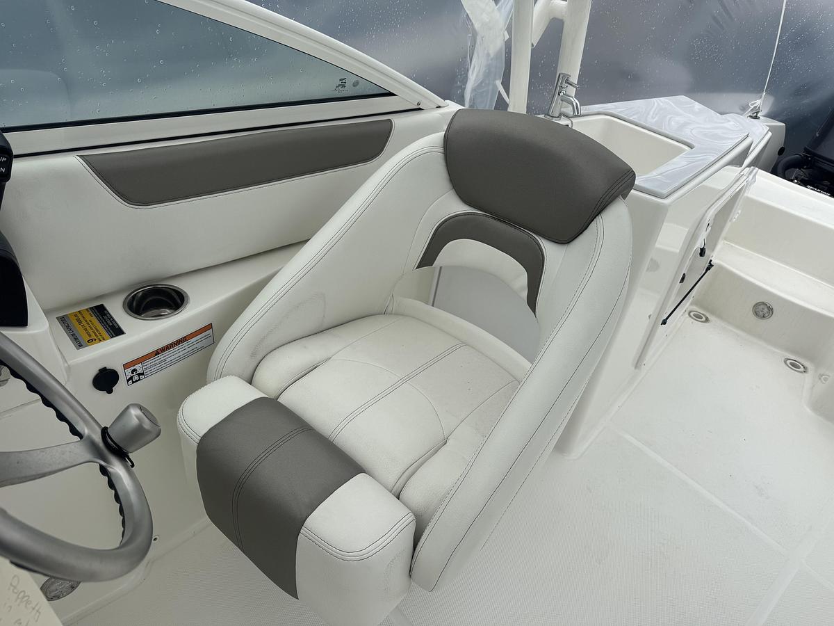 Used 2023 World Cat 230SD