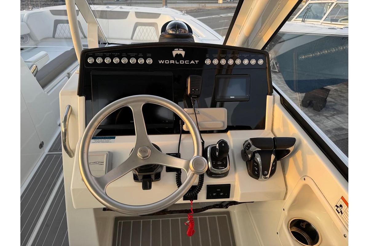 Used 2023 World Cat 280 DC-X