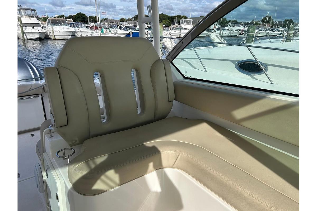 Used 2015 Pursuit DC 325 Dual Console